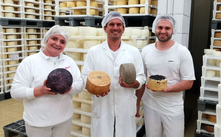 Gligora osvojila čak 8 medalja na World Cheese Awards, nagrađen i sir sa senfom